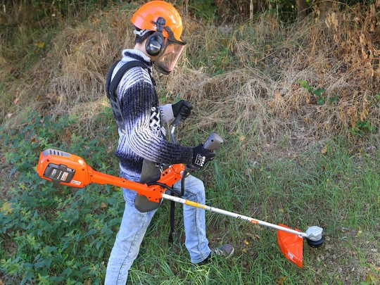 L’utilisation d’une débroussailleuse
